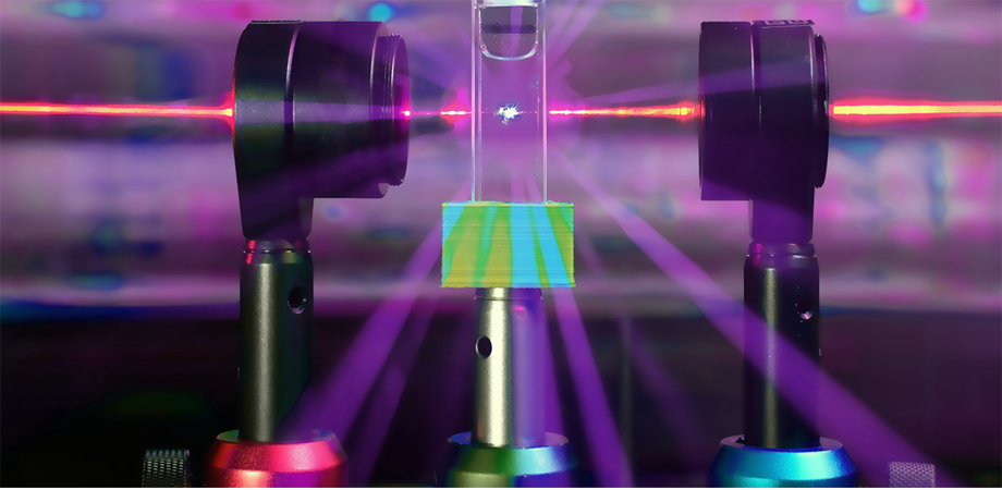 Upon illumination with red light, third harmonic scattered light (in violet) reveals the twist of metal nanoparticles. Credit: Ventsislav Valev and Lukas Ohnoutek.